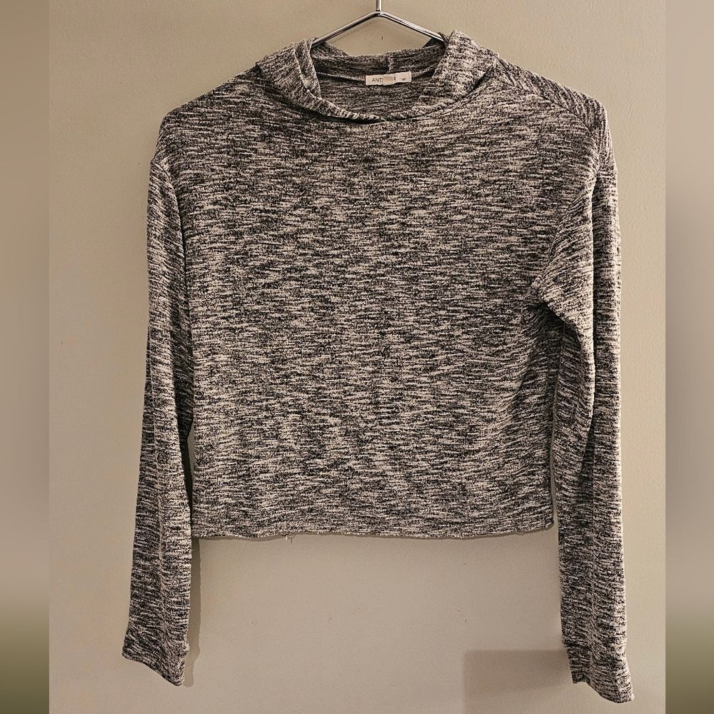 Chic Heathered Gray Hoodie Size Small